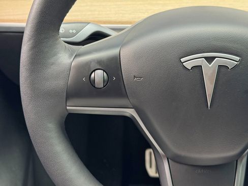 Used 2022 Tesla Model Y Performance AWD/4WD image 18