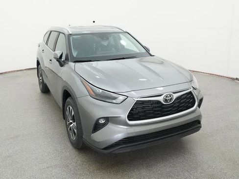 New 2026 Toyota Highlander XLE image 14