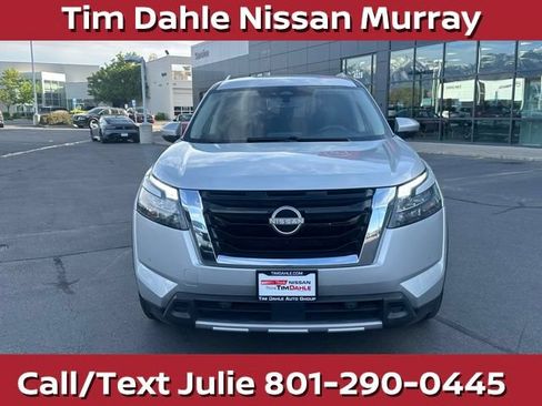 Used 2025 Nissan Pathfinder SL AWD/4WD image 4