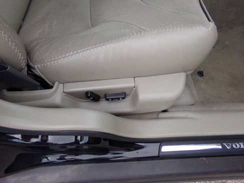 Used 2004 Volvo V70 AWD/4WD image 22