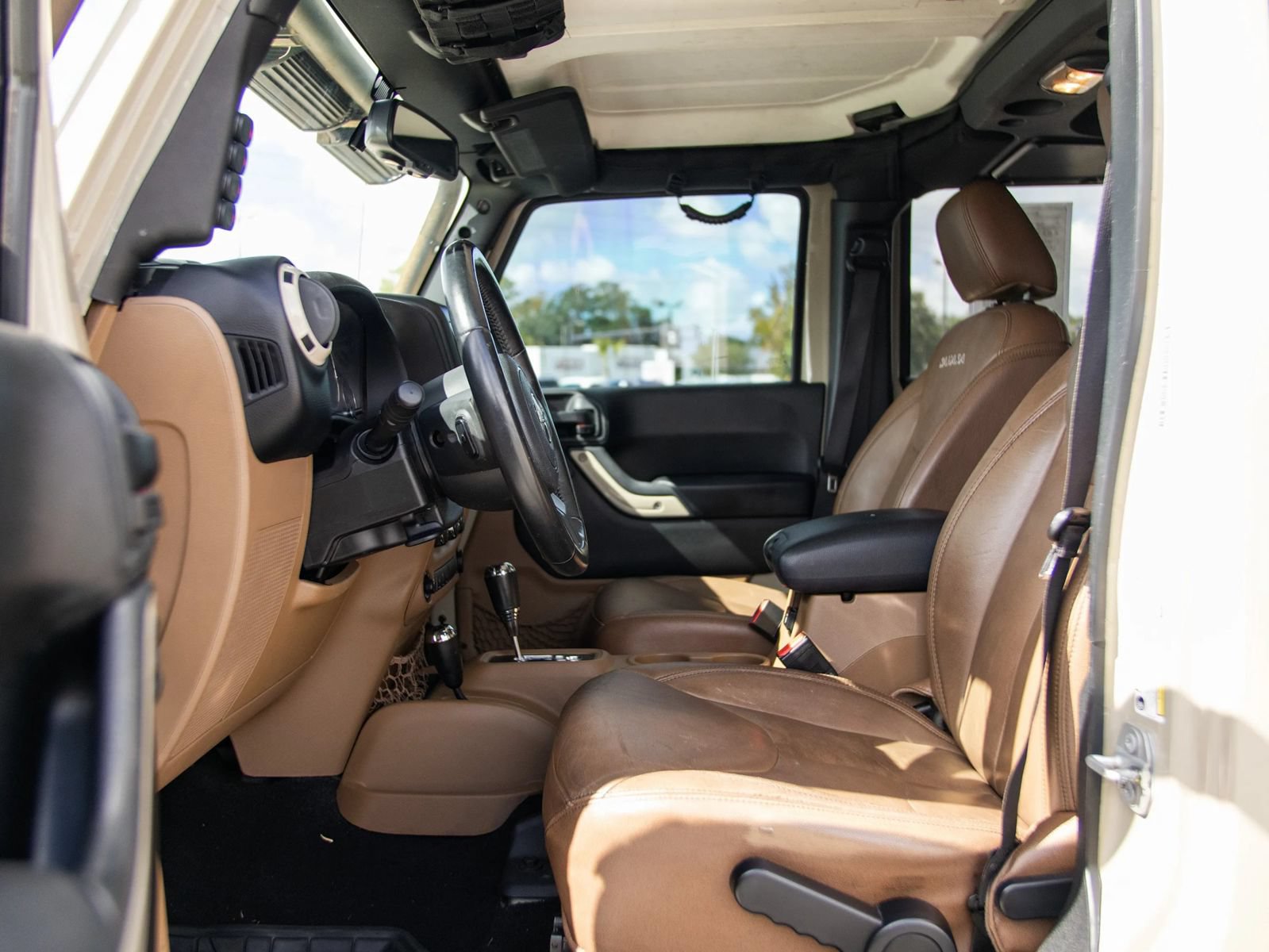 Used 2017 Jeep Wrangler Unlimited Sahara AWD/4WD image 19