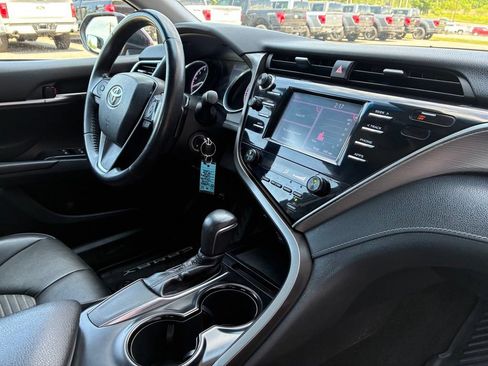 Used 2018 Toyota Camry SE FWD image 39