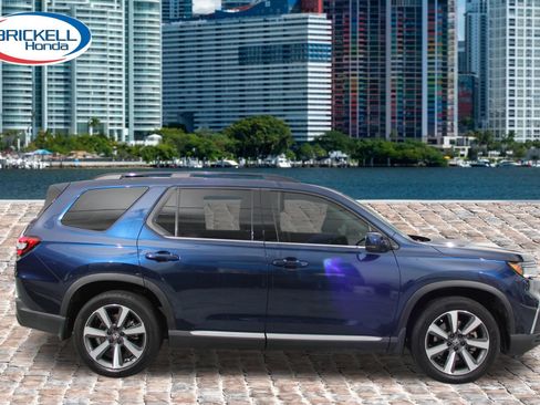 Used 2023 Honda Pilot Touring image 6