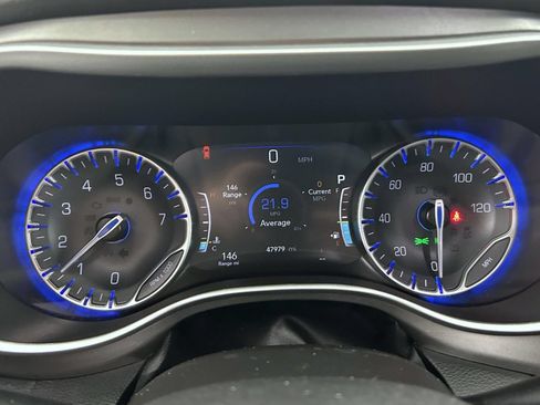 Certified 2022 Chrysler Pacifica Touring-L FWD image 14