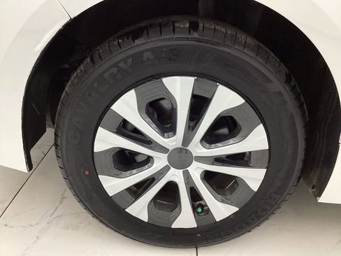 Used 2022 Toyota Corolla LE FWD image 45