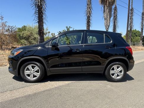 Used 2020 Chevrolet Trax LS FWD image 3