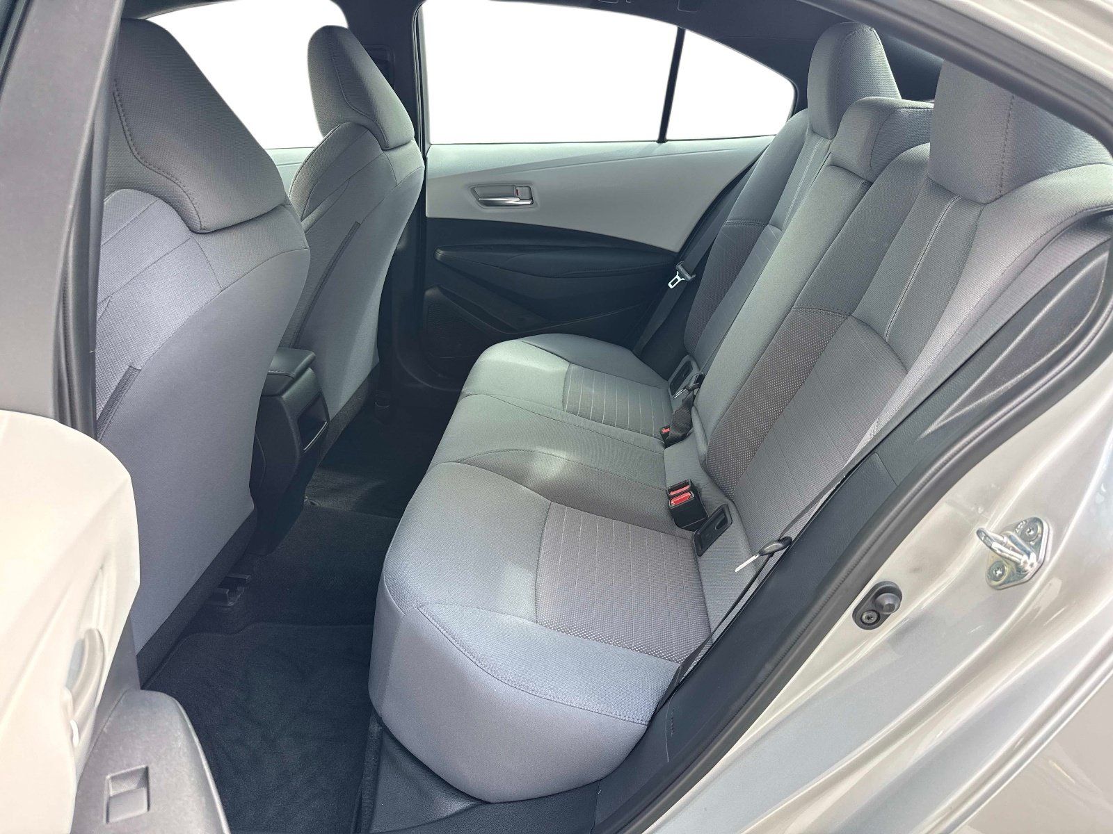 Used 2022 Toyota Corolla SE w/ SE Premium Package FWD image 12