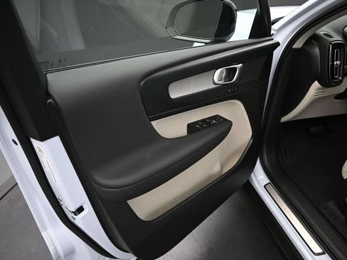 Used 2026 Volvo XC40 B5 Plus AWD/4WD image 13