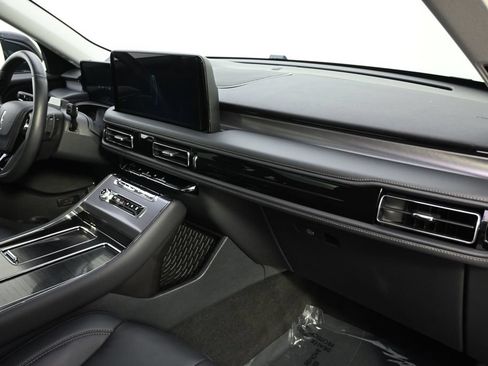 Certified 2025 Lincoln Aviator AWD image 15