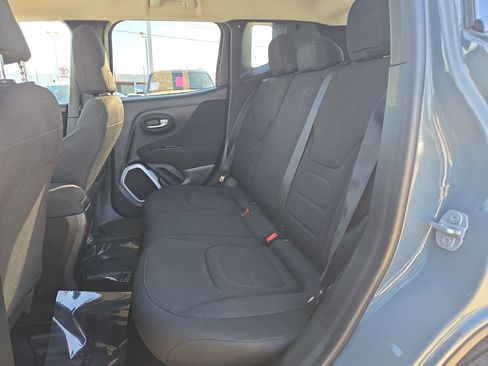 Used 2018 Jeep Renegade Latitude image 16