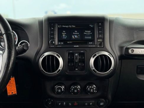 Used 2016 Jeep Wrangler Unlimited Rubicon AWD/4WD image 23