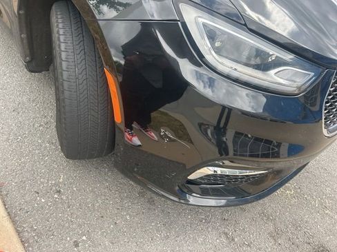 Used 2022 Chrysler Pacifica Touring-L image 9