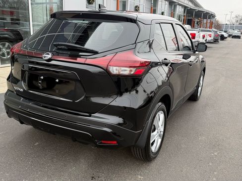 Used 2025 Nissan Kicks Play S image 3
