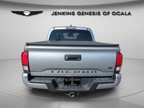 Used 2019 Toyota Tacoma TRD Sport image 5