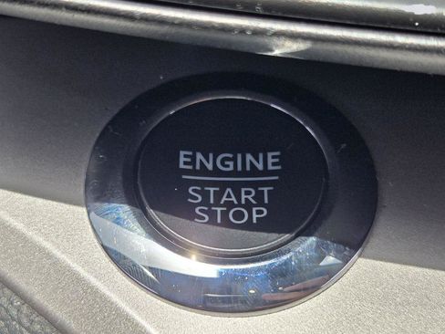 Used 2024 Ford Explorer XLT RWD image 19