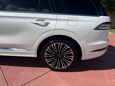 Certified 2023 Lincoln Aviator Black Label w/ Dynamic Handling Package AWD/4WD image 36