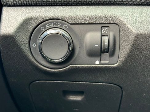 Used 2014 Chevrolet Cruze LT FWD image 25