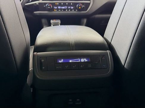 Used 2022 Nissan Pathfinder SL FWD image 31