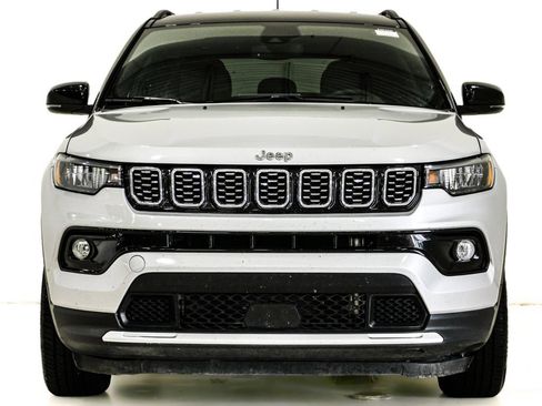 Used 2025 Jeep Compass Limited AWD/4WD image 2