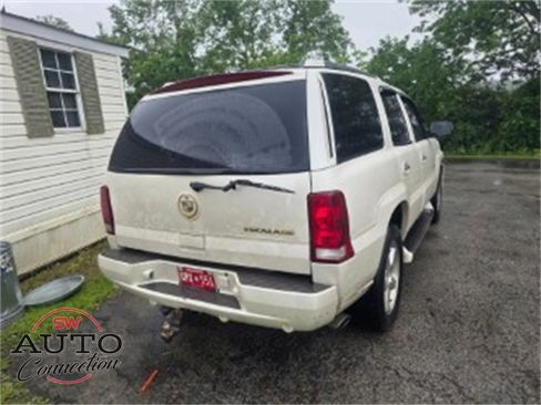 Used 2002 Cadillac Escalade Base image 3