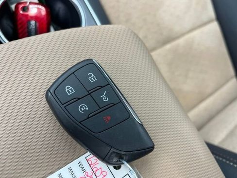 Used 2025 Chevrolet Equinox ACTIV w/ Convenience Package III FWD image 35