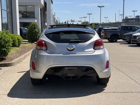 Used 2017 Hyundai Veloster Value Edition FWD image 6