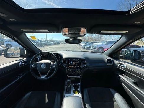 Used 2022 Jeep Grand Cherokee Laredo X image 2