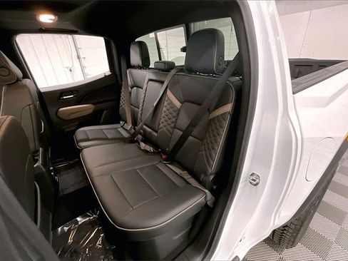 Used 2025 GMC Canyon Denali image 21
