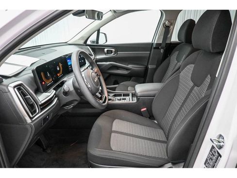 Certified 2025 Kia Sorento LX image 18