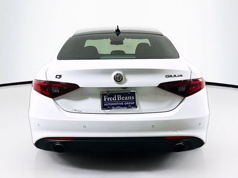Used 2018 Alfa Romeo Giulia AWD image 7