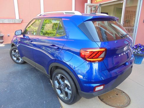 Used 2024 Hyundai Venue Limited FWD image 20