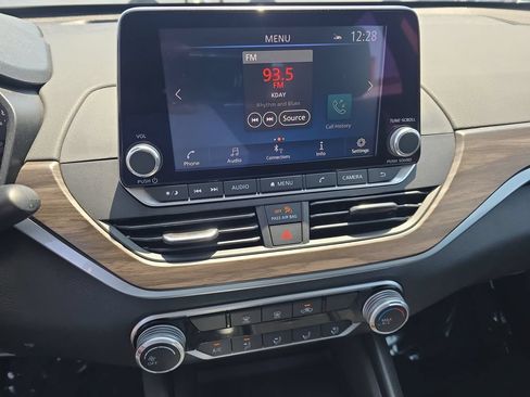 Used 2025 Nissan Altima 2.5 SV FWD image 12