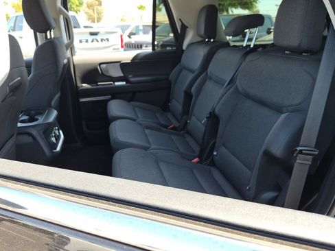 Used 2025 Ford Expedition Active AWD/4WD image 12