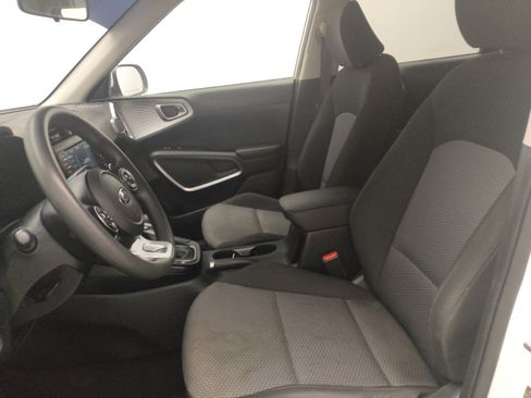 Used 2021 Kia Soul LX FWD image 17