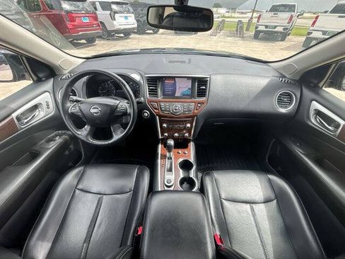 Used 2017 Nissan Pathfinder Platinum w/ Family Entertainment Package AWD/4WD image 21