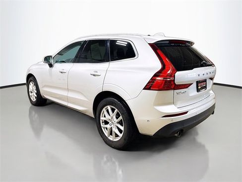 Used 2019 Volvo XC60 T5 Momentum w/ Premium Package image 9