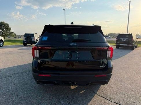 Used 2025 Ford Explorer ST-Line w/ ST-Line Street Pack AWD/4WD image 13