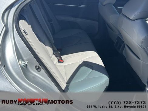 Used 2022 Toyota Camry XLE w/ Navigation Upgrade Package image 24