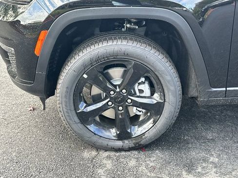 New 2025 Jeep Grand Cherokee L Limited w/ Black Appearance Package image 11