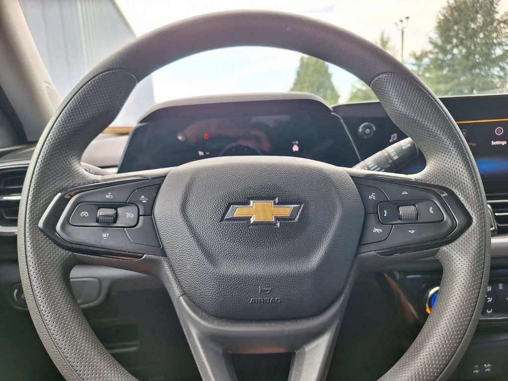 Used 2025 Chevrolet TrailBlazer LT FWD image 18
