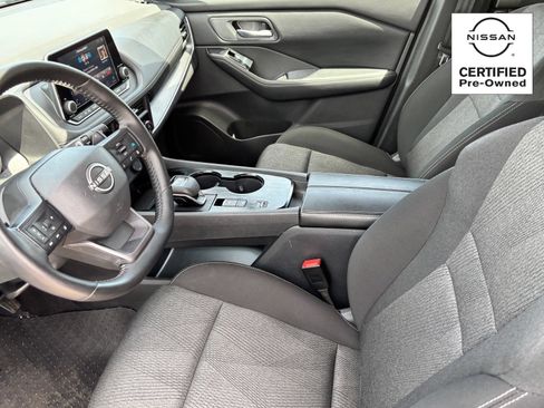 Certified 2025 Nissan Rogue SV FWD image 17