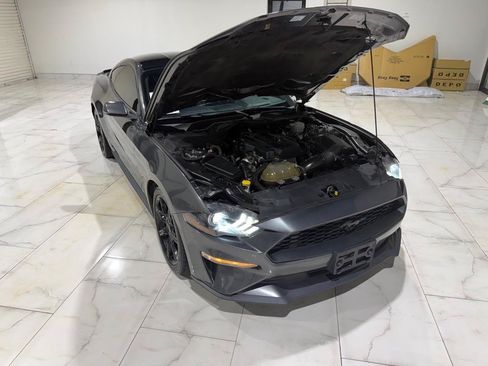 Used 2018 Ford Mustang Coupe w/ Black Accent Pkg RWD image 4