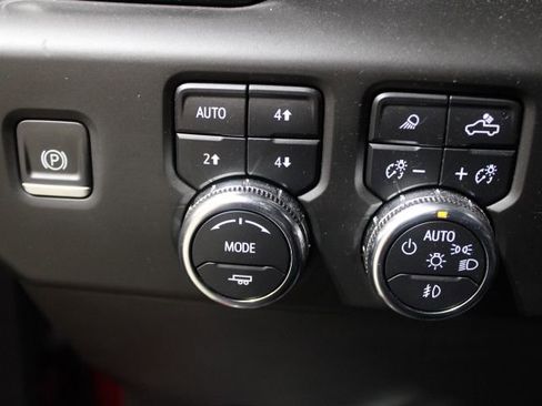 Used 2024 GMC Sierra 1500 AT4 w/ Technology Package image 42