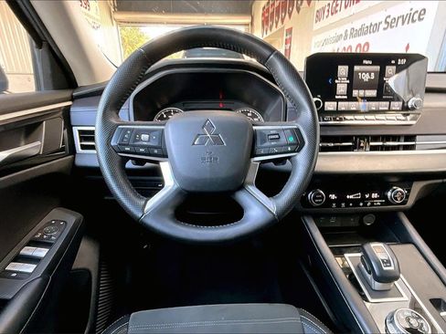 Used 2024 Mitsubishi Outlander SE image 5
