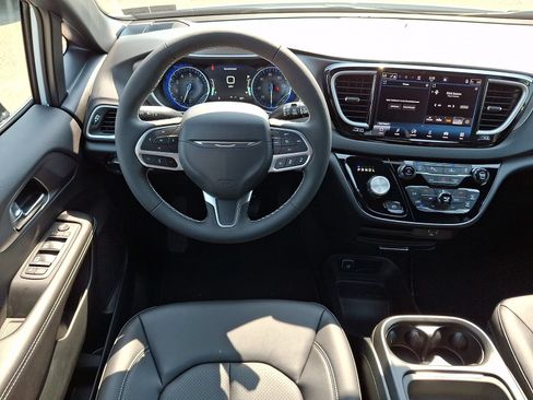 New 2027 Chrysler Pacifica LX FWD image 10