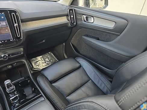 Certified 2023 Volvo XC40 B5 Ultimate w/ Climate Package image 21