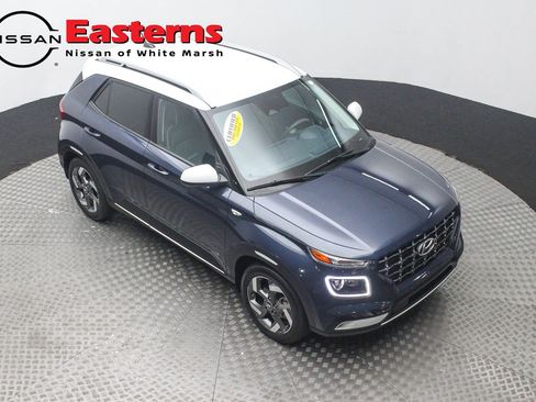 Used 2023 Hyundai Venue Limited image 4