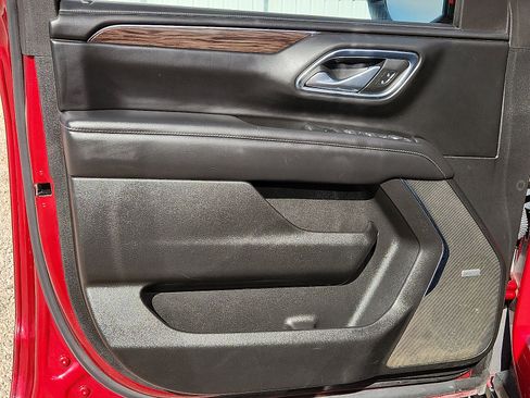 Used 2023 Chevrolet Suburban Z71 image 12