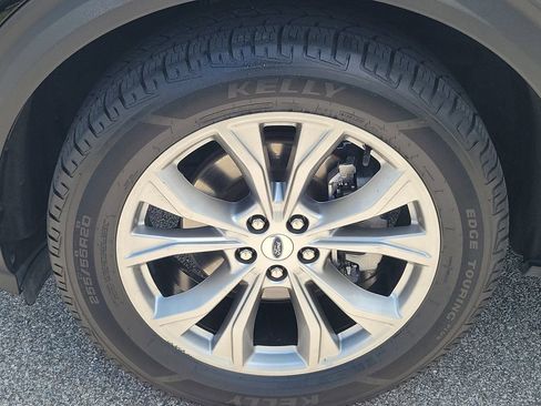 Used 2023 Ford Explorer Limited w/ Equipment Group 301A RWD image 12