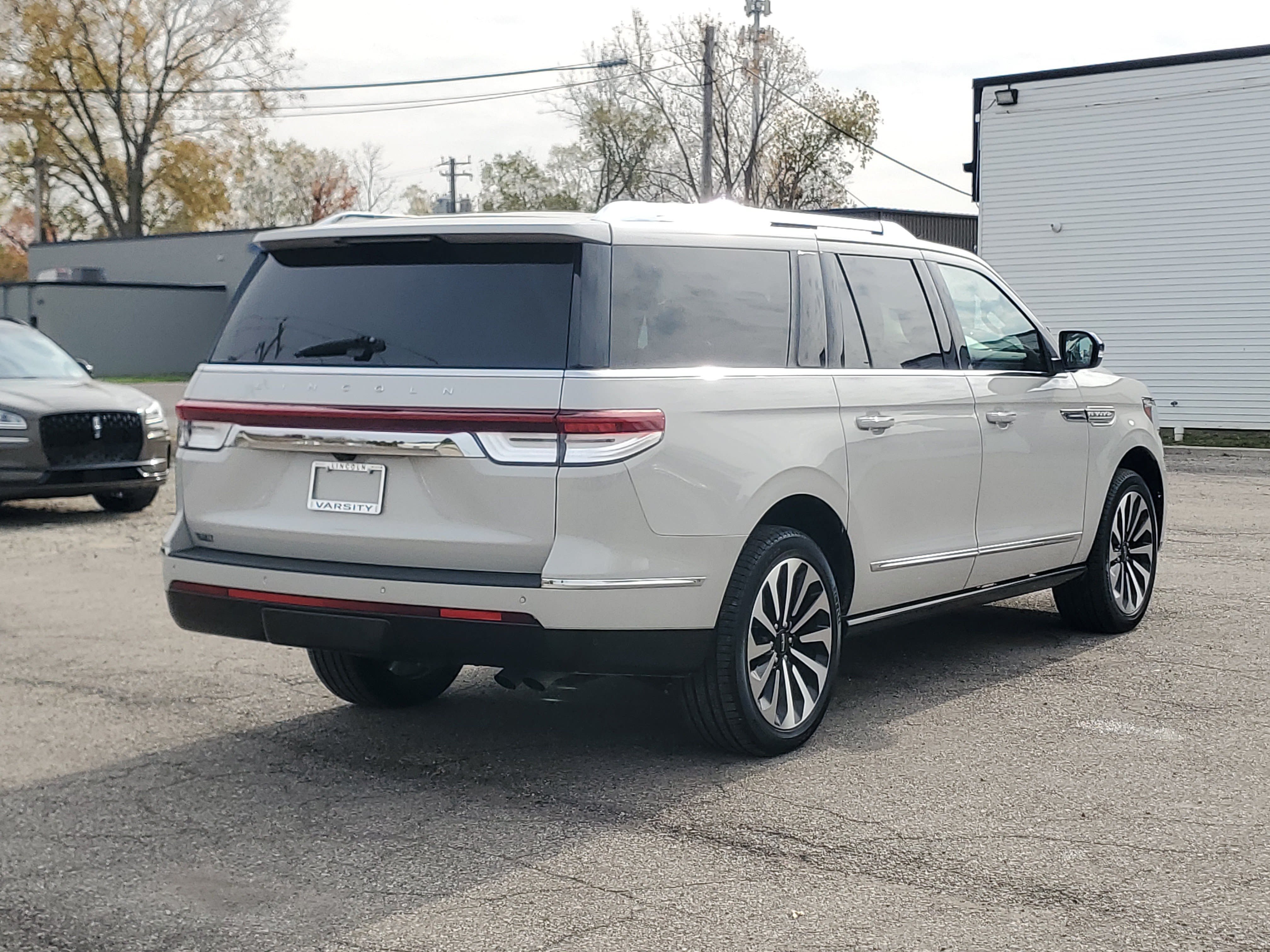Used 2023 Lincoln Navigator L Reserve AWD/4WD image 6